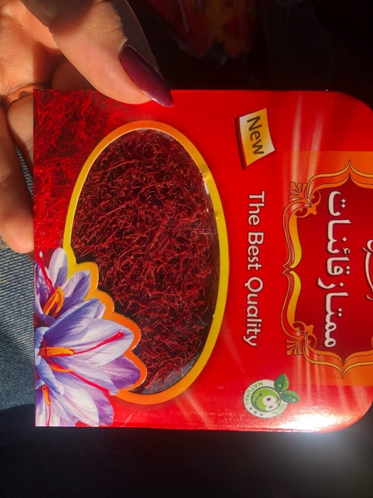 تصویر  زعفران سرگل ترکیب با ریشه  از نیم گرم 